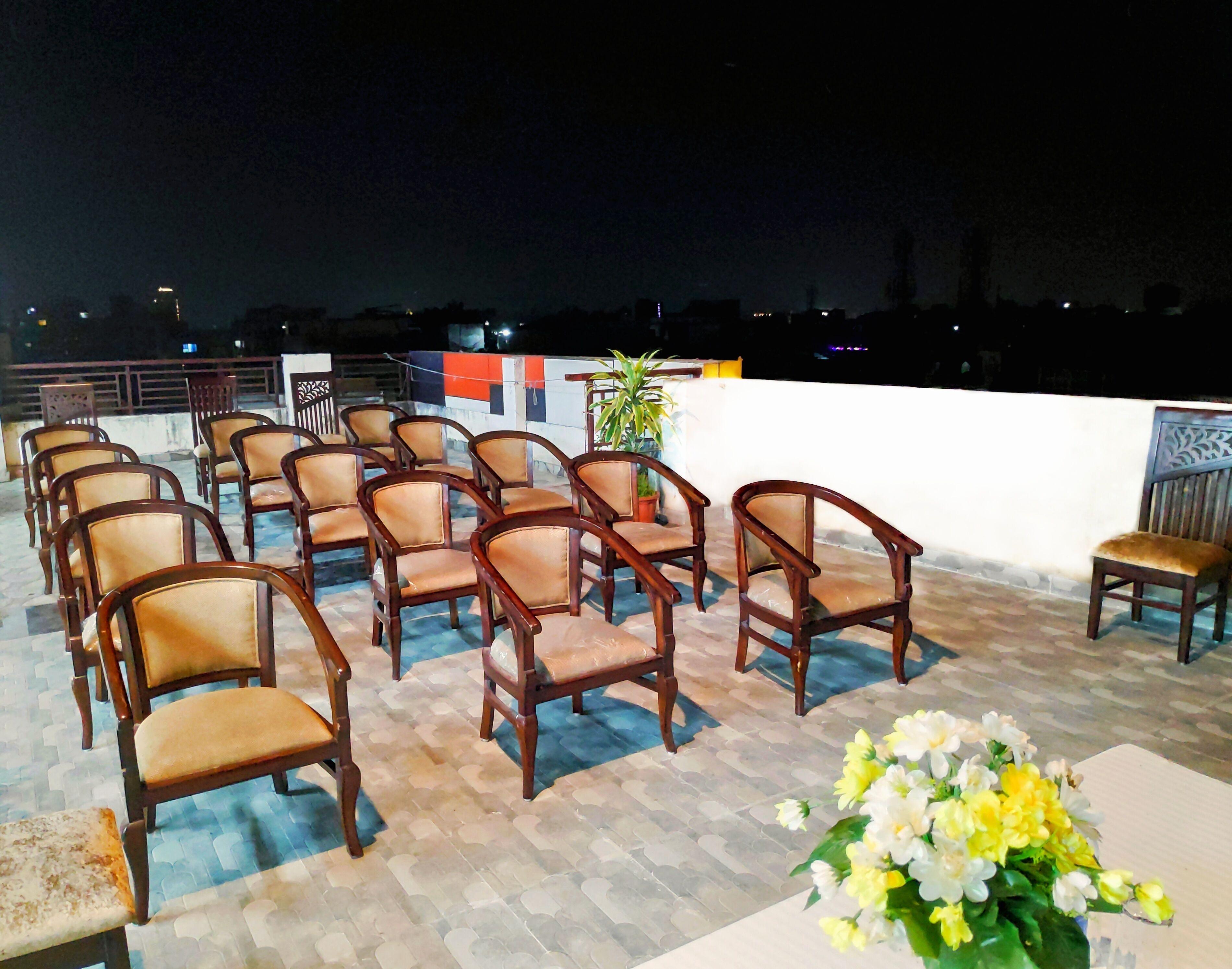 Hotel Midcity - Varanasi — Photos 1